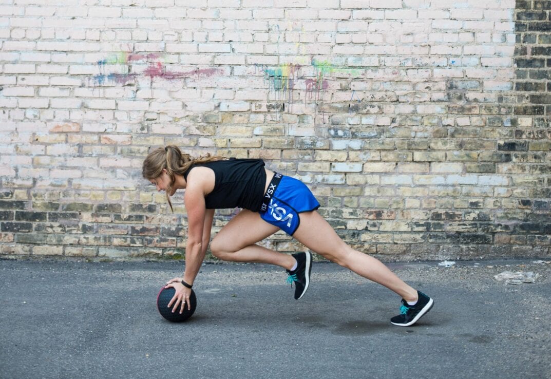 medicine ball mountain climbers